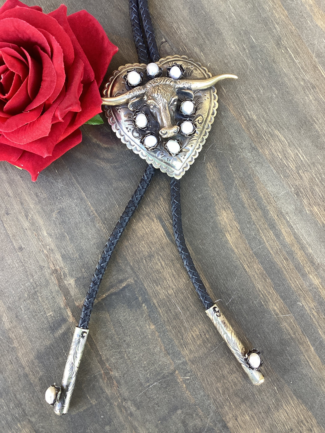 Pearl Steer Bolo